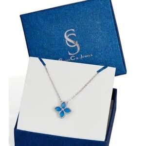 SAVVY CIE JEWELS Blue Agate Flower Pendant Necklace